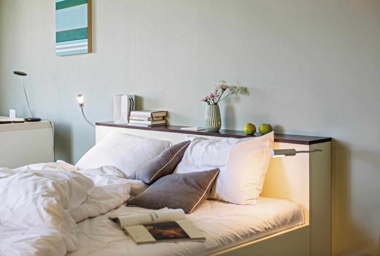 Comfort Double Room (71 in bed width)